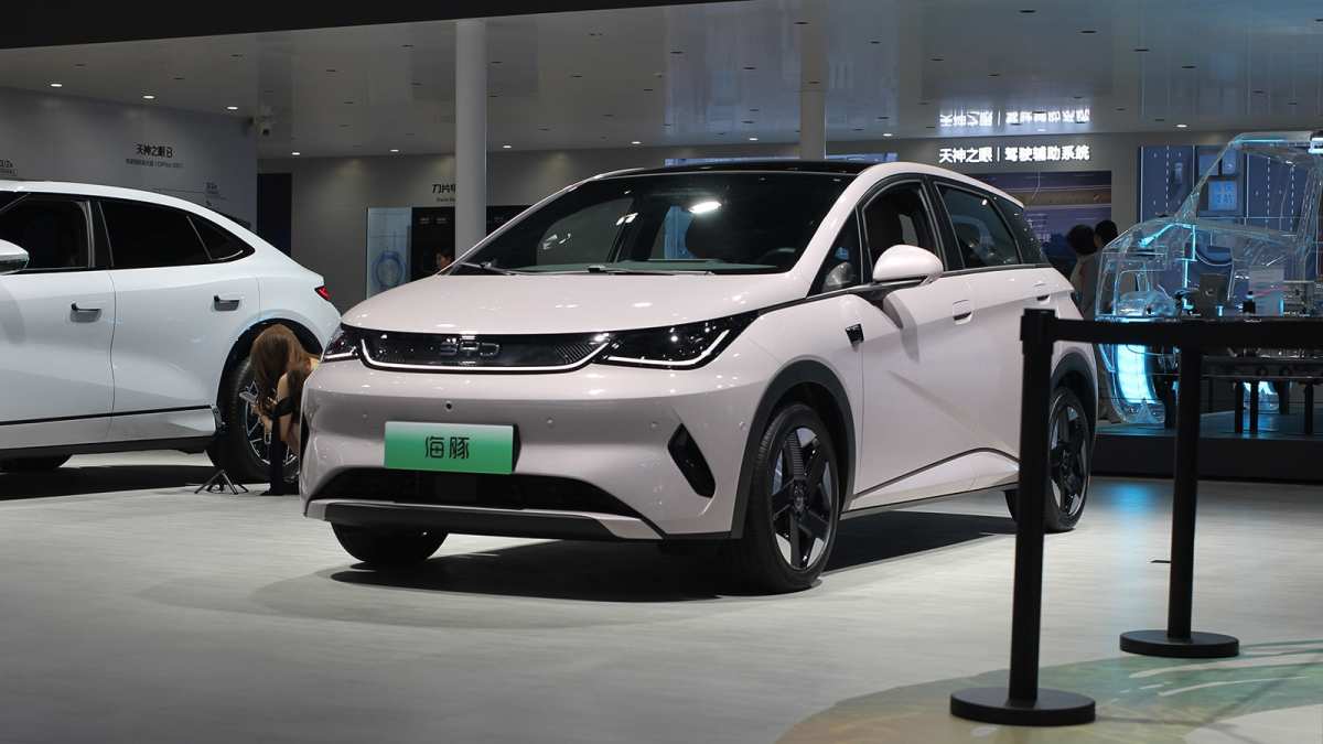 比亚迪新能源汽车12月销量继续下滑，而海外销量创新纪录。